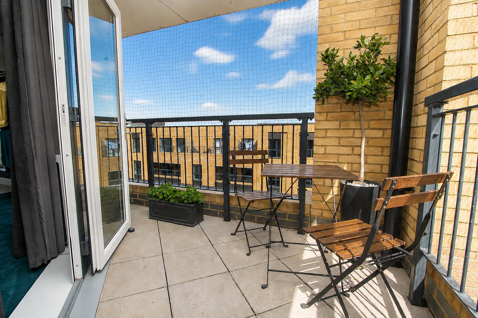 3 bed property in London Road, Wallington